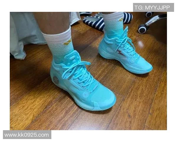 球袜的选择与搭配技巧 探索舒适与时尚并重的穿搭秘诀